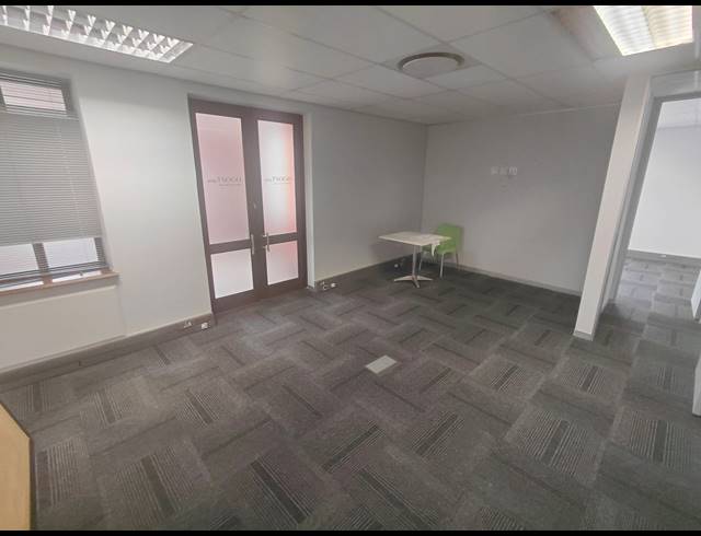 279M² OFFICE TO LET IN MAGALIESSIG